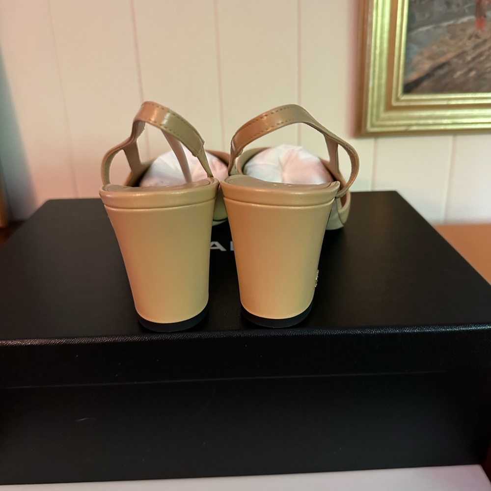 CHANEL Beige Leather Slingback Pumps with Black Cap Toe - Picture 4 of 8